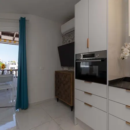 Costa Caleta 1 - Two Bed Apartamento *