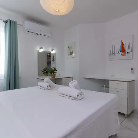 Costa Caleta 1 - Two Bed Apartamento